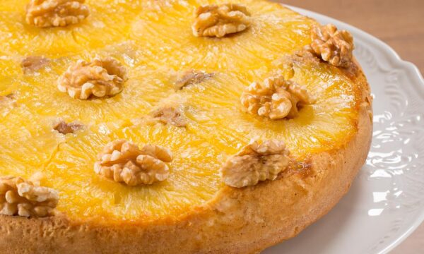 Torta all’ananas e noci: la ricetta